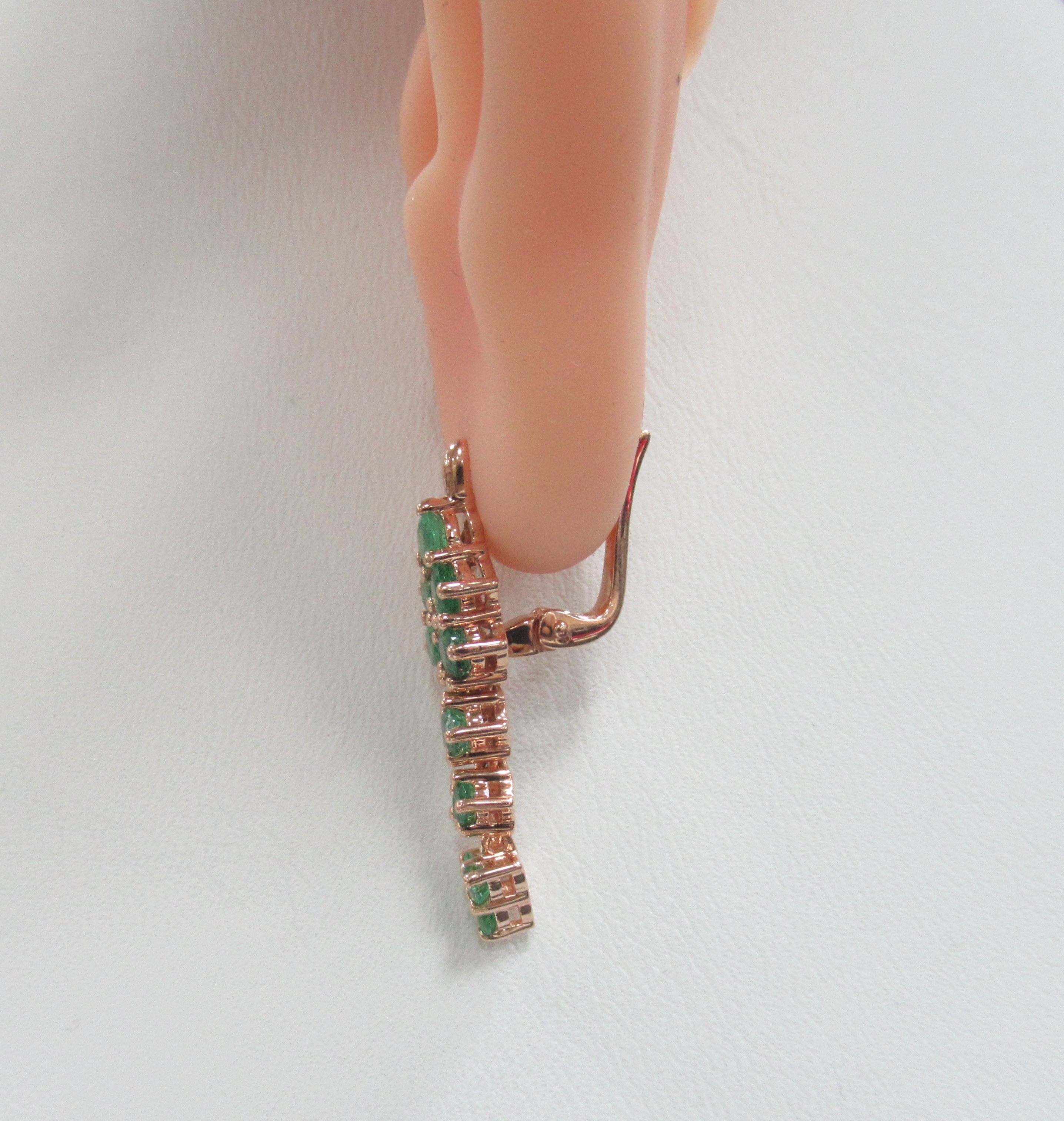 Серебряные серьги с изумрудами